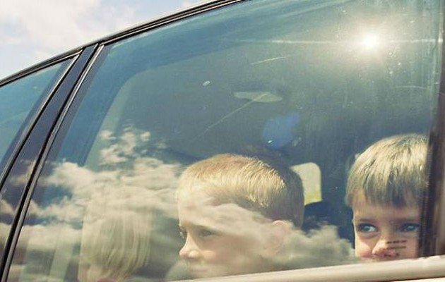 Έμαθαν πως ξέχασαν το παιδί τους σε εστιατόριο από το ραδιόφωνο!