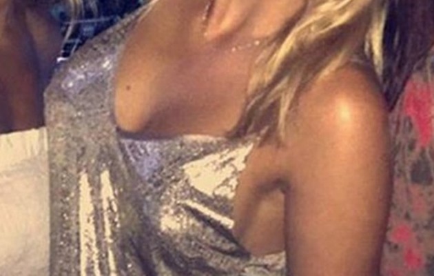 Ελληνίδα παρουσιάστρια με μπούστο που… βγάζει μάτι!