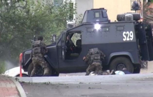 Αιματηρή έκρηξη σε αστυνομικό τμήμα – Τρεις νεκροί ο απολογισμός