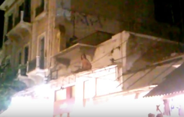 Χανιά: Τσίτσιδος τουρίστας έδωσε ρεσιτάλ στο κέντρο της πόλης (βίντεο)