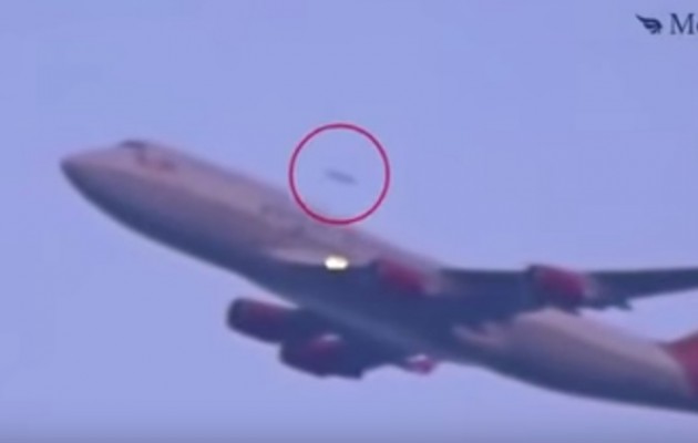 UFO πετά παράλληλα με επιβατικό της Virgin την ώρα που απογειώνεται (βίντεο)