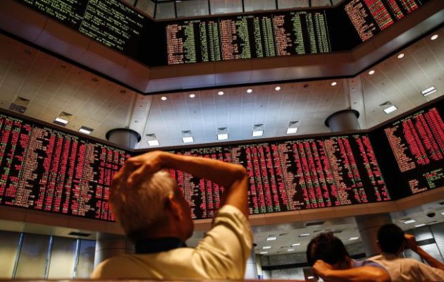 Με πτώση – ρεκόρ 4ετίας της Wall Street έκλεισε η Μαύρη Δευτέρα στις αγορές
