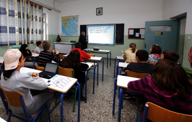 Μας εμπαίζουν: Ο ΣΥΡΙΖΑ θα καταργήσει το ΦΠΑ 23% στην ιδιωτική εκπαίδευση!