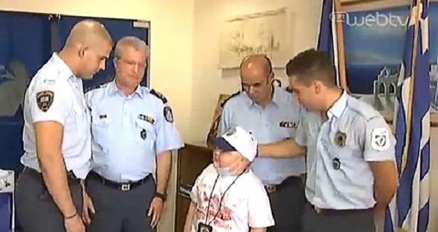 7χρονος με λευχαιμία έκανε το όνειρο του πραγματικότητα – Έγινε αστυνομικός