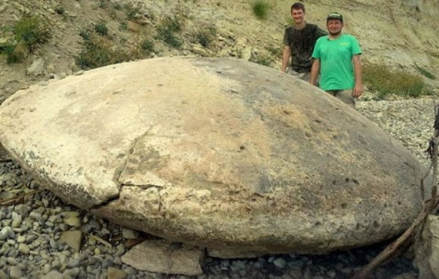 Βρέθηκαν βράχοι σε σχήμα ιπτάμενου δίσκου στη Ρωσία – Τι συμβαίνει; (φωτο)