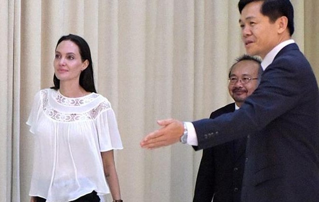 Σοκάρει η εικόνα της σκελετωμένης Αντζελίνας Τζολί (φωτογραφίες)