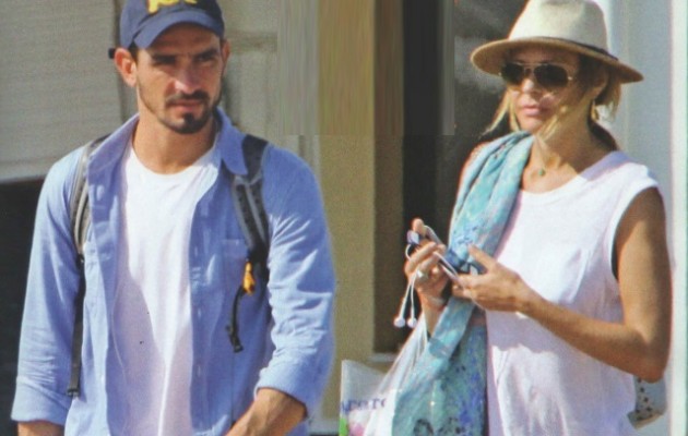 Η Τζένη Μπαλατσινού με τον 10 χρόνια μικρότερο έρωτά της στη Σκύρο (φωτο)