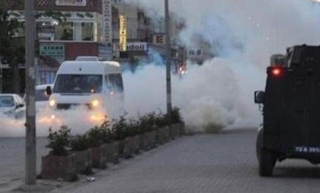Χιλιάδες Τούρκοι αστυνομικοί επιτίθενται στις τουρκοκρατούμενες κουρδικές πόλεις