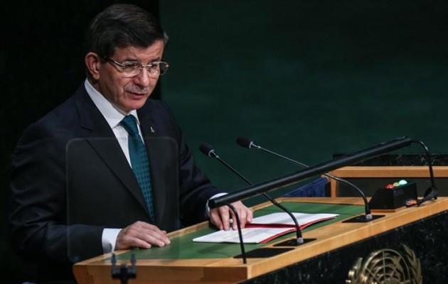 Financial Times: Έγινε “πραξικόπημα” εναντίον του Νταβούτογλου;