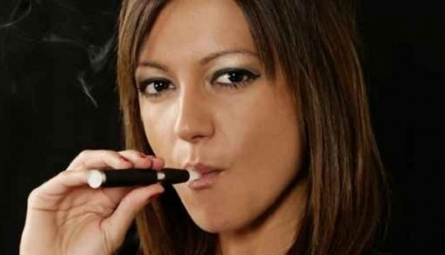 Κατά 95% λιγότερο επικίνδυνο το ηλεκτρονικό τσιγάρο από το συμβατικό