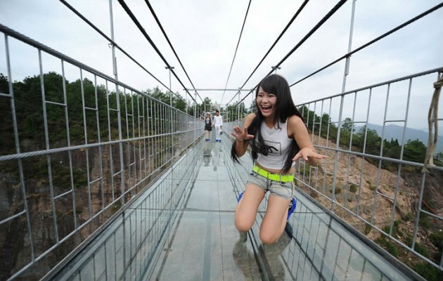 Γέφυρα στο απόλυτο κενό… και είναι μόνο ατρόμητους! (Φωτογραφίες)