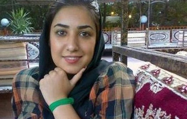 Τιμωρήθηκε με επιπλέον φυλάκιση γιατί έκανε… χειραψία με άνδρα!