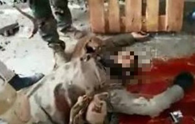 Τζιχαντιστής αποκεφάλισε τον οπλαρχηγό του επειδή “στρίμωξε” τη γυναίκα του