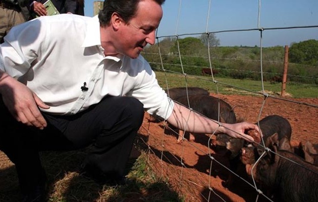 Πρωτοφανές σκάνδαλο: Το “έκανε” με γουρούνι ο Κάμερον!