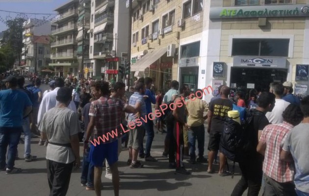 Ποιοι είναι οι Musaferat που ξεσηκώνουν με προκηρύξεις τους πρόσφυγες στη Λέσβο