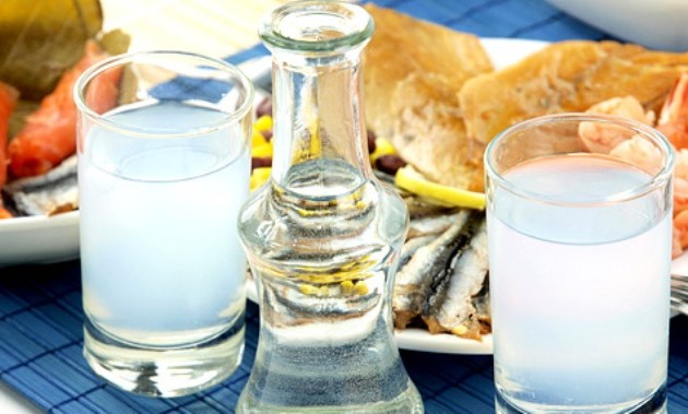 Σε ουζερί και εκλογικά κέντρα οι πολιτικοί αρχηγοί