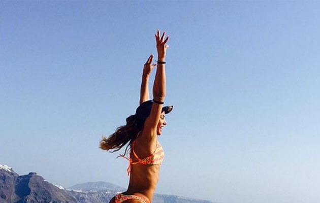 Σκέτη τρέλα τα ανοίγματα της τραγουδίστριας (φωτο)