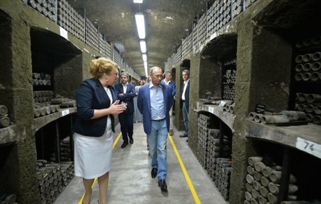 Τα “έτσουξαν” με κρασί αξίας 100.000 ευρώ Πούτιν – Μπερλουσκόνι