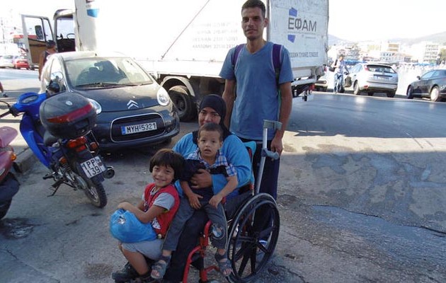 Δουλέμποροι “τσέπωσαν” 1.000 ευρώ από πρόσφυγες για να μεταφέρουν  αναπηρικό καροτσάκι!