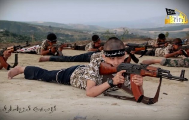 Μικρά τουρκάκια εκπαιδεύονται για τζιχαντιστές στη Συρία (φωτο)