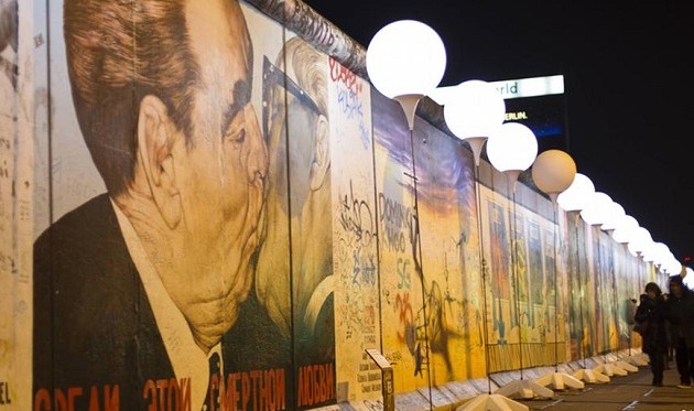 25 χρόνια από το πέσιμο του τείχους του Βερολίνου και τη γερμανική επανένωση