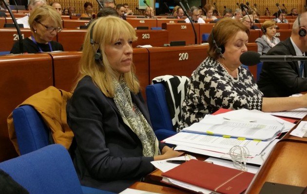 Δούρου: Η άνοδος του εξτρεμισμού και του ρατσισμού απειλεί την κοινωνική συνοχή