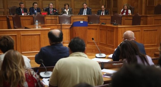 Φάκελος με σφαίρα στην Πρόεδρο της Επιτροπής Σοφών