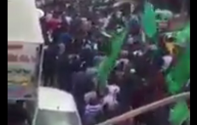 Εκατοντάδες ισλαμιστές ουρλιάζουν “Αλλάχ Ακμπάρ” στα Ιεροσόλυμα (βίντεο)