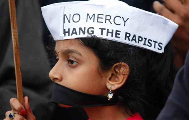 Κτηνωδία στην Ινδία: Βίασαν και λιθοβόλησαν τετράχρονο κορίτσι!