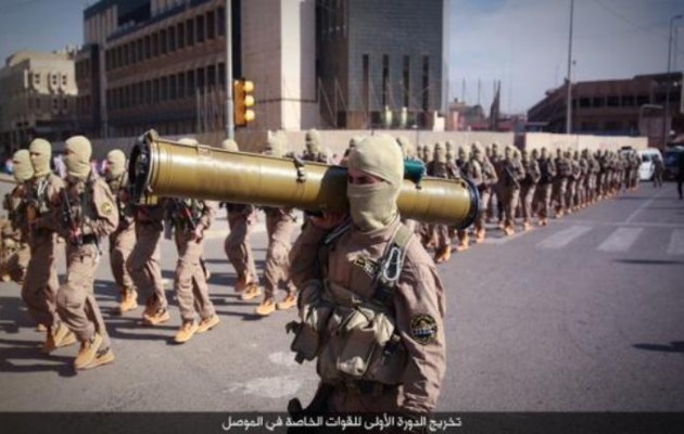 Δείτε τους ολόφρεσκους κομάντος που εκπαίδευσε το Ισλαμικό Κράτος (φωτο)