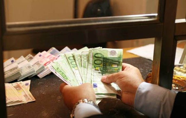 Υπουργείο Οικονομικών: Εγγυημένες οι καταθέσεις κάτω από 100.000 ευρώ
