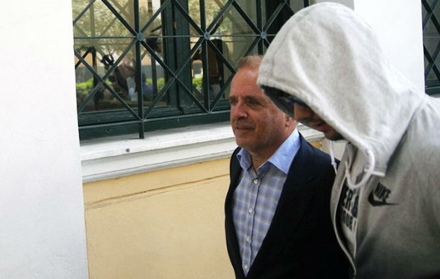 “Κάρφωσε” βαριά ονόματα δύο πολιτικών ο Λιακουνάκος για τις μίζες