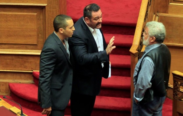 Ο Μανιός ξεφτιλίζει τον Λαγό: Στην αντιπαράθεση με το φασισμό δεν φεύγεις