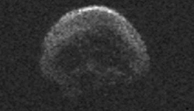 NASA: Κομήτης “νεκροκεφαλή” περνάει δίπλα από τη Γη