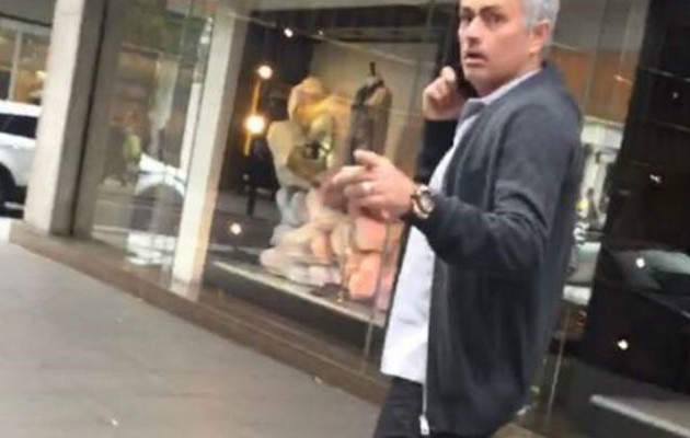 Μουρίνιο ο «μαινόμενος», σπρώχνει 14χρονο θαυμαστή του! (βίντεο)