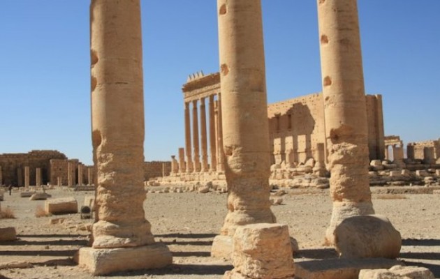 Το Ισλαμικό Κράτος έδεσε τρεις άνδρες σε αρχαίους κίονες και τους ανατίναξε!