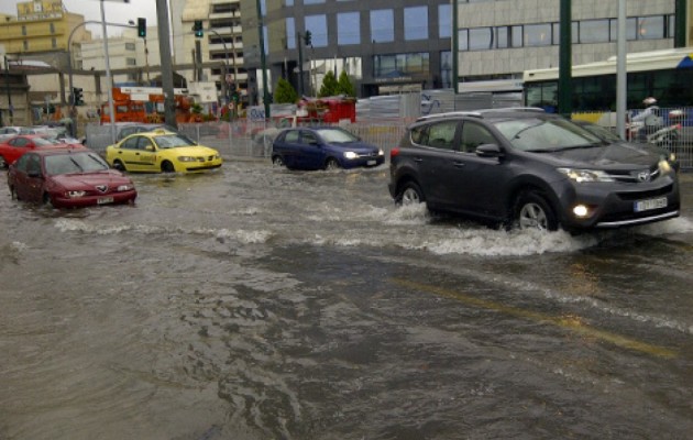 Πώς πρέπει να κυκλοφορούμε στην κακοκαιρία για να μην κινδυνεύουμε