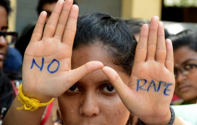 Φρίκη από τον ομαδικό βιασμό κοριτσιών 2,5 και 5 ετών στην Ινδία