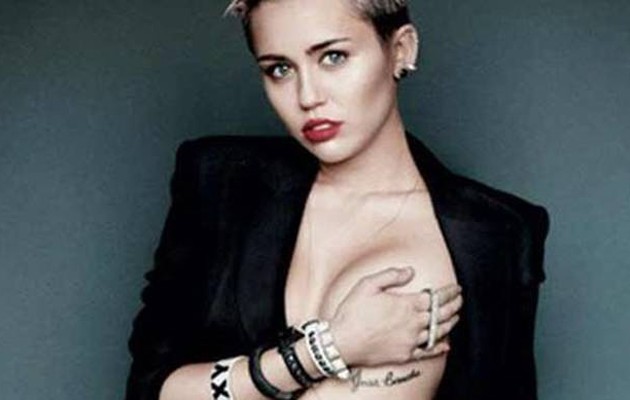 Η Μάιλι Σάιρους θα τραγουδήσει ολόγυμνη μπροστά σε… ολόγυμνους θεατές!