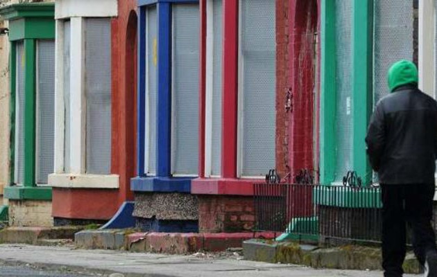 Χαμός στη Βρετανία με τα «σπίτια της μιας λίρας»! (φωτο)