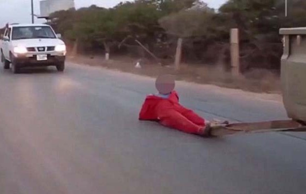 Τζιχαντιστές σέρνουν μέχρι θανάτου πίσω απο αυτοκίνητο κρατούμενο (φωτο + βίντεο)