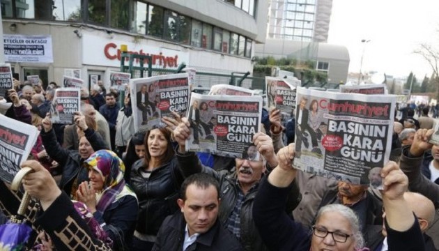 DW: Στην Τουρκία παραβιάζονται τα ανθρώπινα δικαιώματα – Η ΕΕ δεν πρέπει να αδρανεί