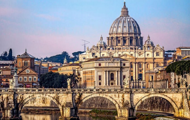 Βατικανό: Είναι λάθος να αναλαμβάνουν όλο το βάρος υποδοχής μεταναστών η Ιταλία και η Ελλάδα