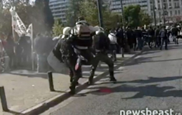 Ιπτάμενος καρατέκα αγρότης «τα σπάει» στο διαδίκτυο (βίντεο)