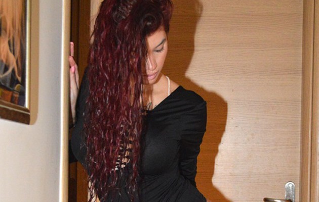 H πορνοστάρ μόστραρε την πίσω όψη της και προκάλεσε εμφράγματα (φωτο)