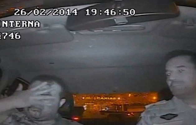 Βίντεο ΣΟΚ: Πυροβόλησαν αστυνομικό στο πρόσωπο όταν άνοιξε τη σειρήνα