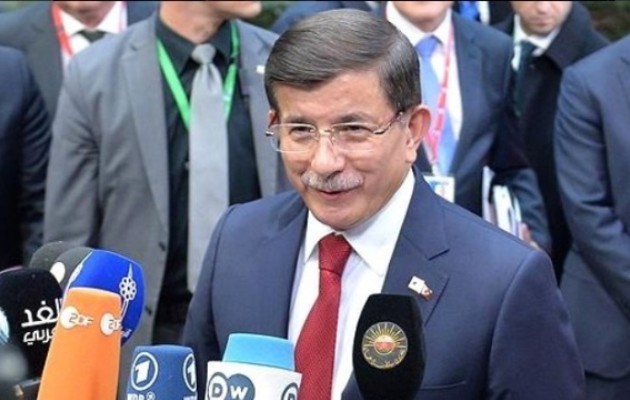 Θέλει ο Νταβούτογλου να κρυφτεί κι η χαρά δεν τον αφήνει