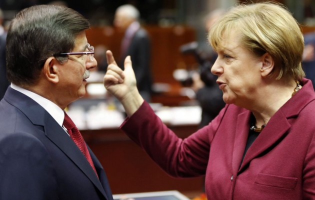 Νταβούτογλου: Με τη Μέρκελ ανταλλάσσαμε sms στη Σύνοδο Κορυφής