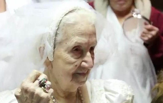 Ο γάμος του αιώνα: 33χρονος καψουρεύτηκε και παντρεύτηκε 85χρονη!