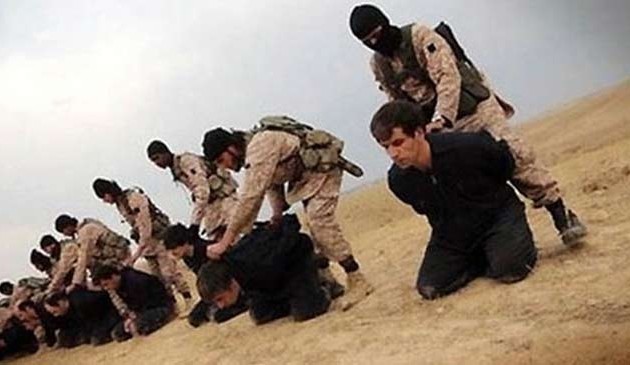 Το Ισλαμικό Κράτος εκτέλεσε 10 αμάχους και τους κρέμασε από κολόνες ρεύματος